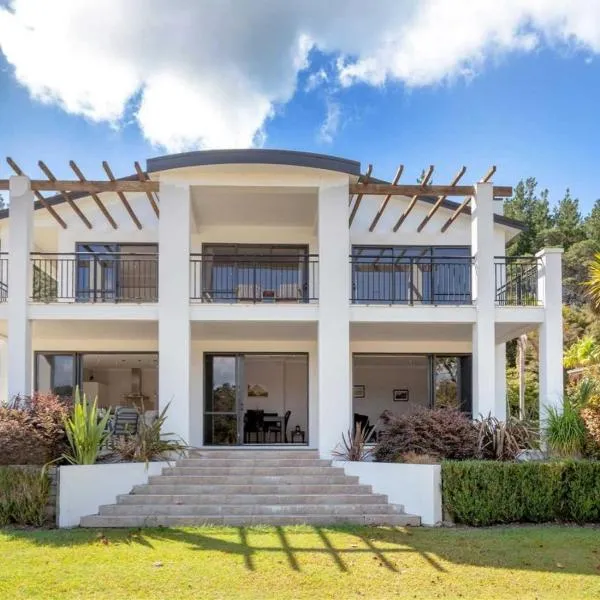 Augusta Grand Pauanui, a Golfers Dream House, hotel v destinaci Pauanui