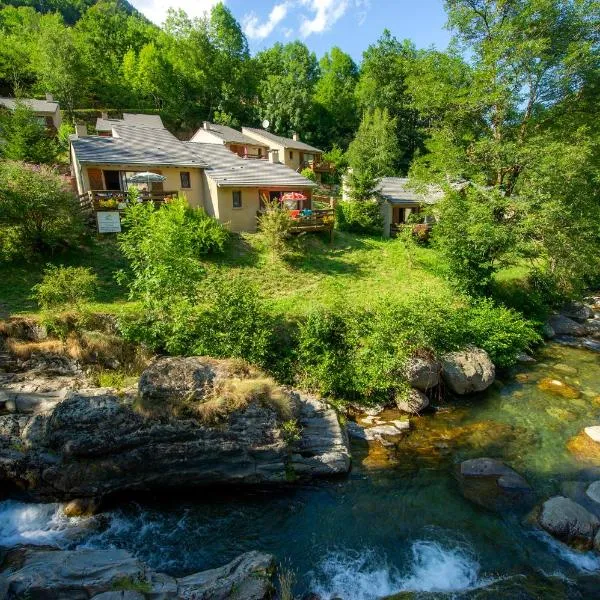 Village vacances de Marc، فندق في Auzat