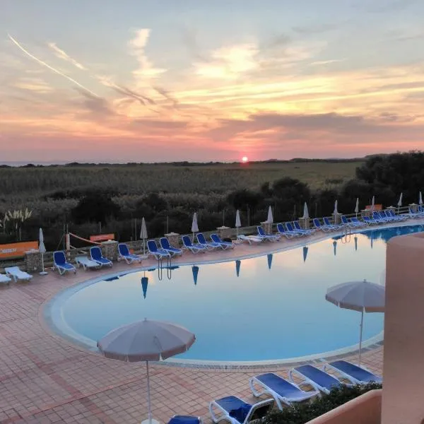 Arenas de Son Bou, hotel v mestu Son Bou