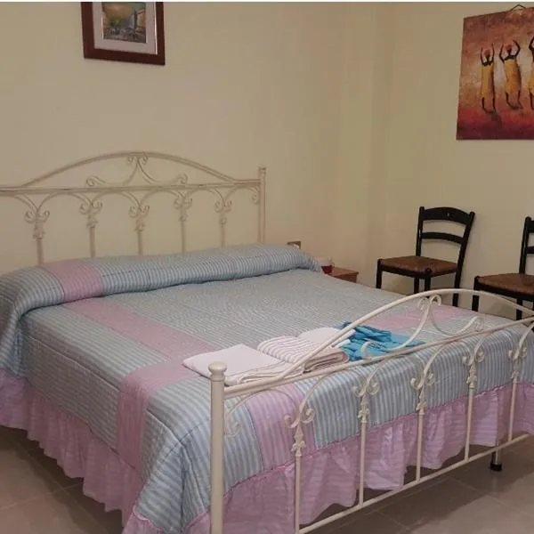 Casa Sibarys 20 mt dalla Stazione piano terra, khách sạn ở Sibari