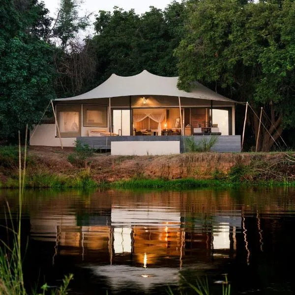 Sausage Tree Camp, מלון בJeki