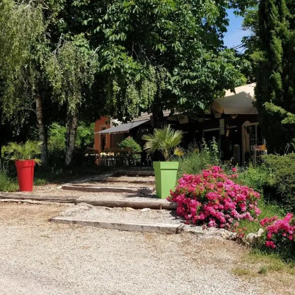 Camping Au Tour de l'Aveyron, hotell sihtkohas LʼHospitalet-du-Larzac