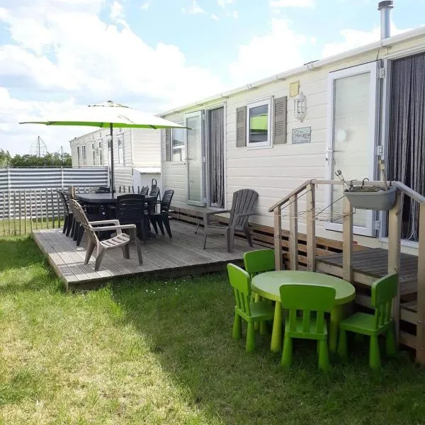 Bredene में, होटल Luxe vakantiechalet met omheinde tuin Bredene 6pers (2572)
