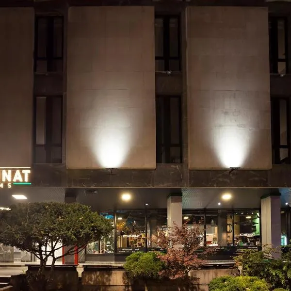 Kombinat Rooms City Center, hotell i Novi Sad