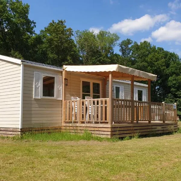 Mobil-Home XXL 4 chambres - Camping La Colline, hotel v destinaci Virton