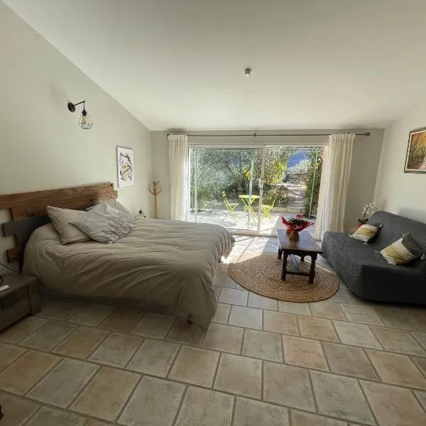 Gîte La maison dans l'Olivette, hotel v destinaci Oraison