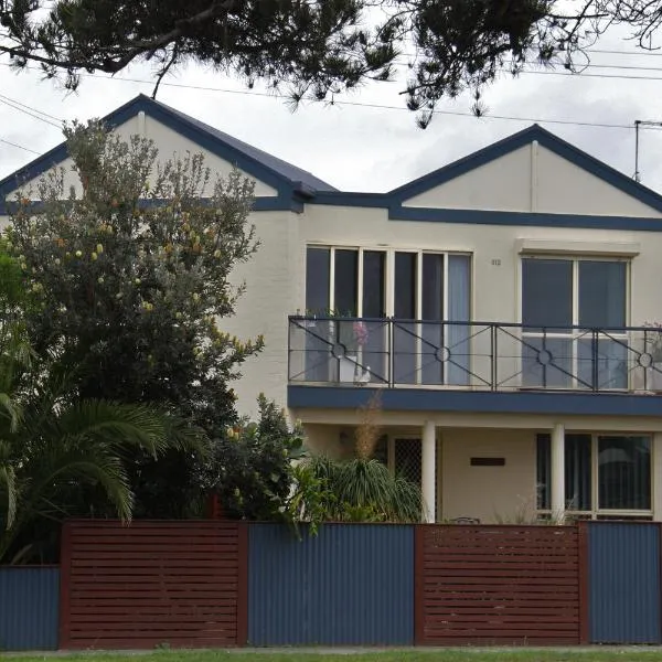 Sea Breeze on the Esplanade, hotel in Lakes Entrance