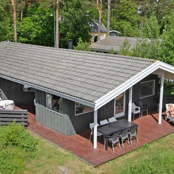8 person holiday home in Nexø-By Traum, hotel en Snogebæk