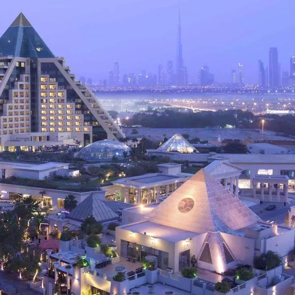 Raffles Dubai, hotel en Nadd ash Shibā