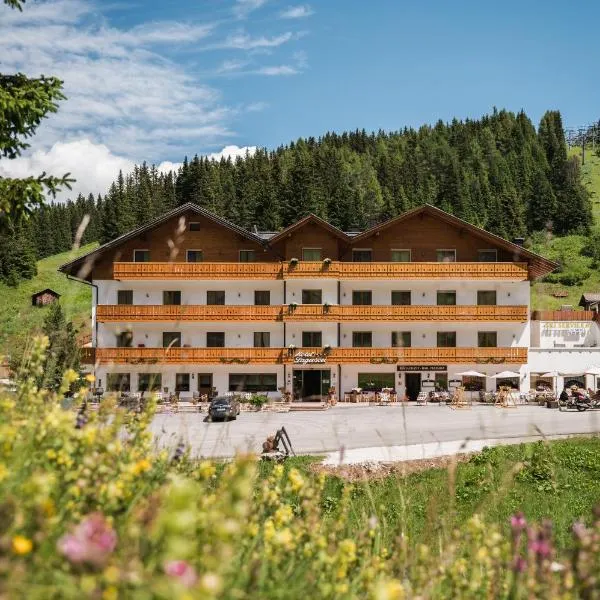 Laguscei Dolomites Mountain Hotel, hotel Arabbában