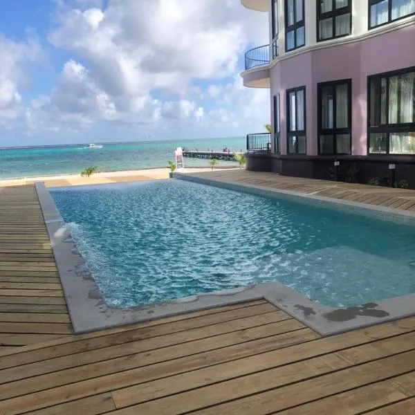 Diamante Beachfront Suites, hotel in Ambergris Cay