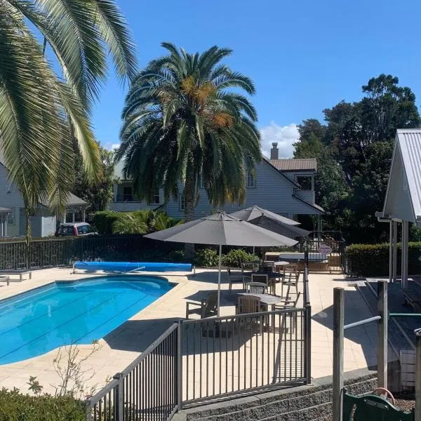 Cooks Cottage 2-4 Bedroom- Russell Cottages Collection, hotel u gradu Russell