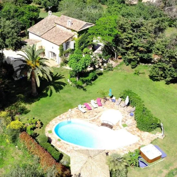 Féerie Love, hotel in Puget-sur Argens