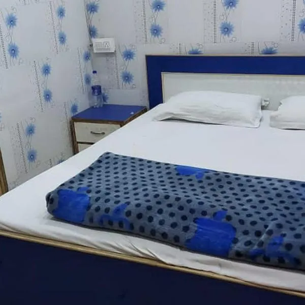MJ Chawla Homestay double bed attached bathroom room photo 2