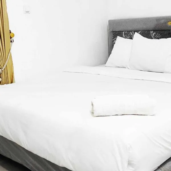 Pertiwi Homestay Near Museum Angkut Batu Mitra RedDoorz, hotel v destinaci Malang