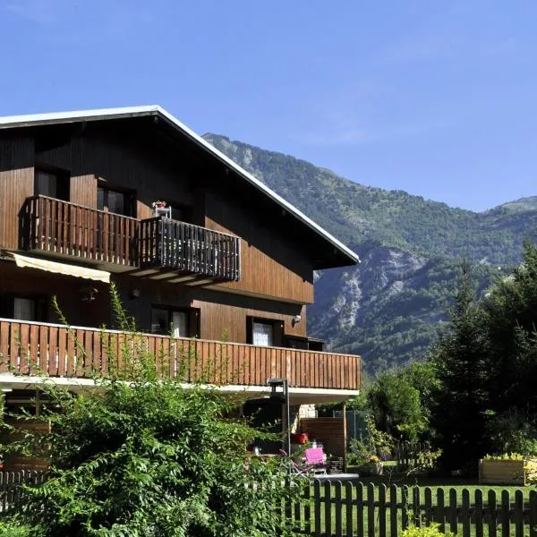 Chalet la Cachette Cyclists & Skiers: Le Bourg-dʼOisans şehrinde bir otel