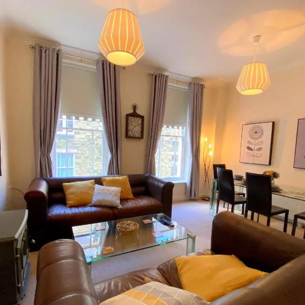 Fabulous 2 bed Historic Ground floor apartment Belper with free car parking next to property, ξενοδοχείο σε Belper