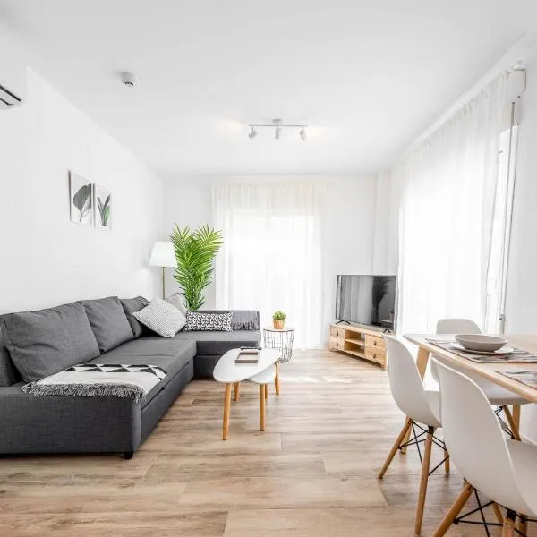 Apartamentos Toboso Plaza, hotel v destinaci Nerja