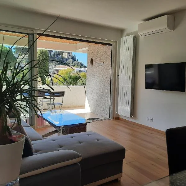 Mon petit Paradis, Cassis centre Apt 90 m2, 200 m Mer, terr plein sud, clim park privé, hotel v mestu Cassis