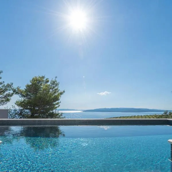 Villa Kuk with heated salt water pool - Makarska, hotell i Makarska