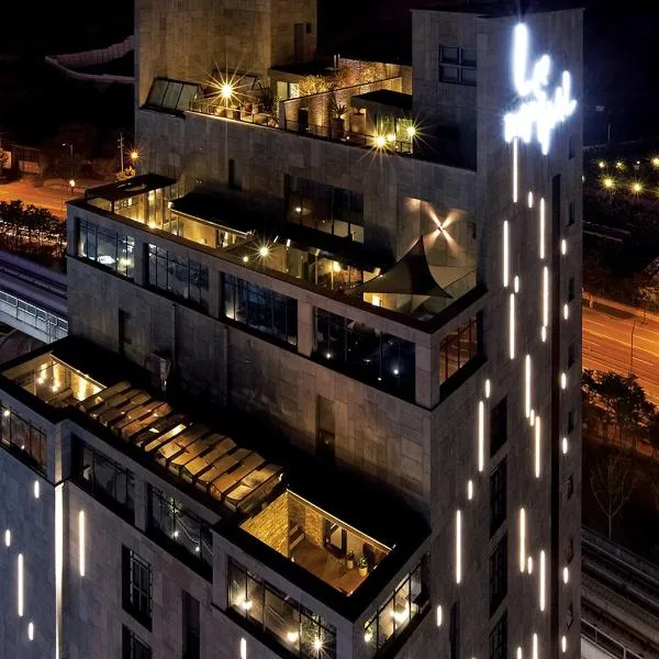 Lee Design Hotel، فندق في يونغين