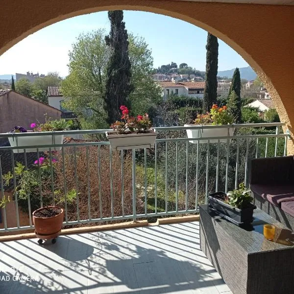 Un nid d'amour en Provence à deux pas de la mer, hôtel à Cogolin
