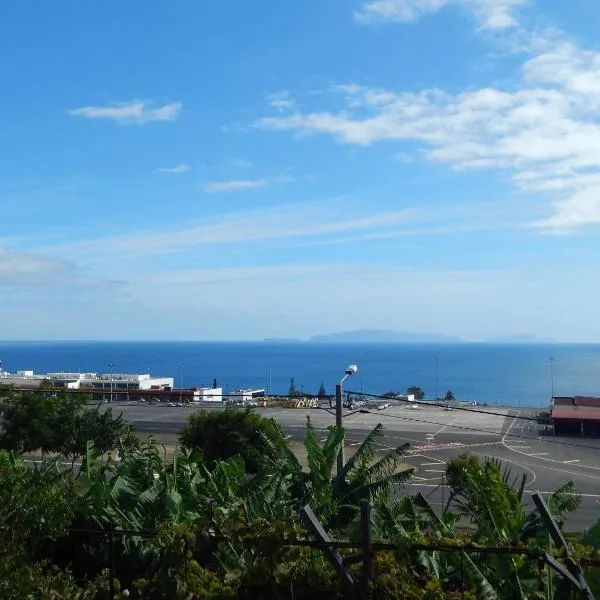 Villas Madalena Chalets vista mar cWiFi, hotel em Santa Cruz - Madeira
