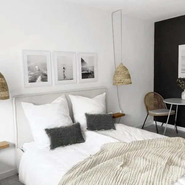 Seaside Rooms - Zentrales Design-Apartment mit Balkon & Parkplatz - 2 Minuten zum Strand, Hotel in Timmendorfer Strand