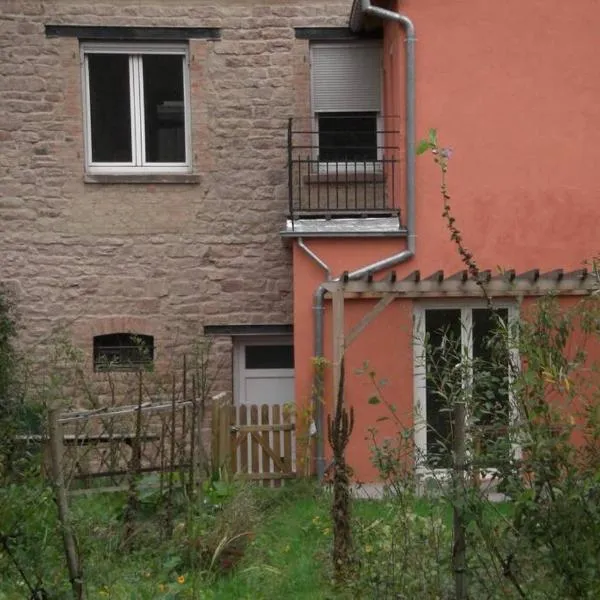 gite herbes folles, hotel v destinaci Lutzelbourg