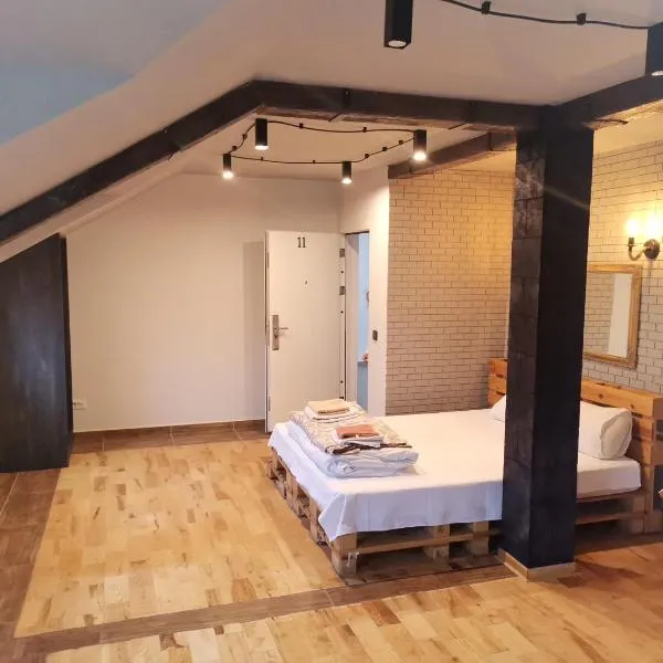 Airport Apartments: Jakovo şehrinde bir otel