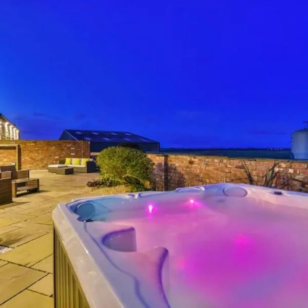 Lincoln 4-Beds Sleeps 13 Hot Tub & Pet Friendly, hotel di Lincoln