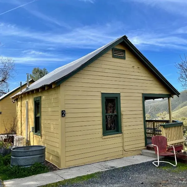 Priest Station Cafe & Cabins, hotel di Groveland