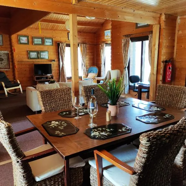 The Cosy Mountain Cabin with Stunning Views near Troodos, hotel in Kato Amiandos