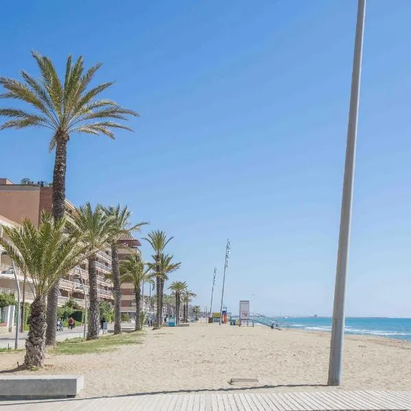Casa Arnau, a pie de playa. Calafell beach, hotell i Calafell