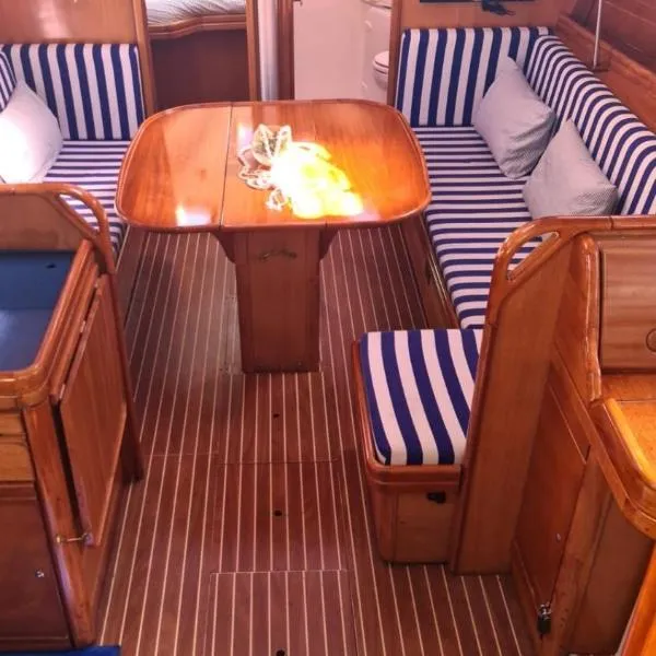 BARCO PURAVIDA, hotel v destinaci Vigo