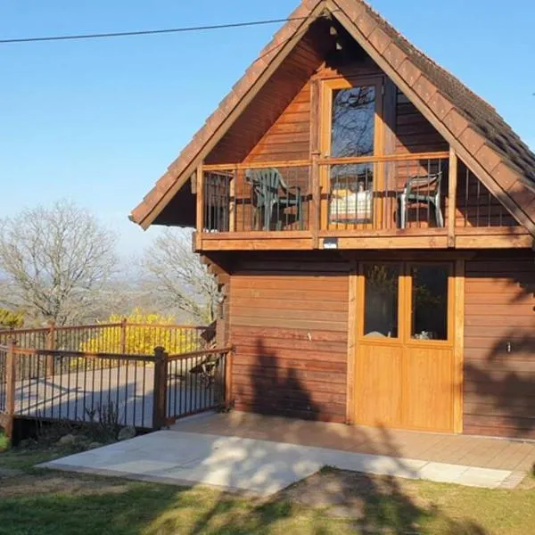 3 Bedroom Lodge over looking Lake Dathee & Golf Course, Hotel in Saint-Manvieu-Bocage