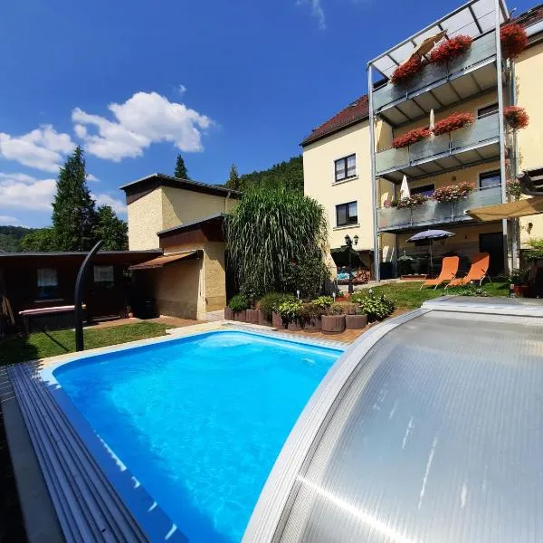 Ferienhaus und Ferienwohnung Büttner, hotel in Rathmannsdorf