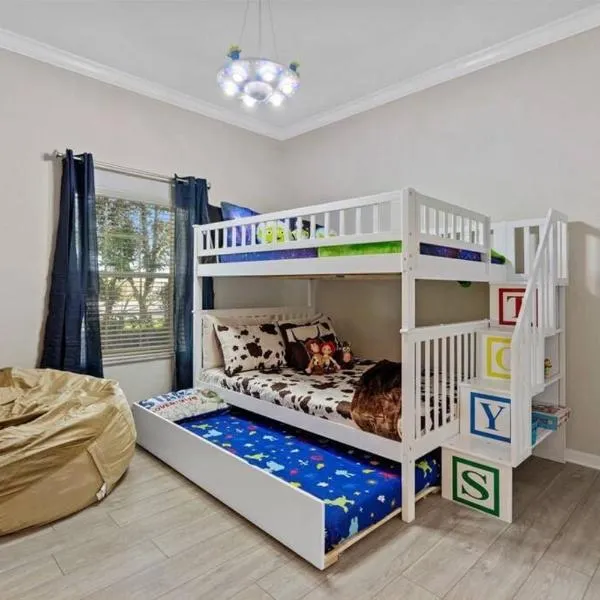 Toy Story Room at Bahama Bay Resort - Sage Vacations, hotel in Kissimmee