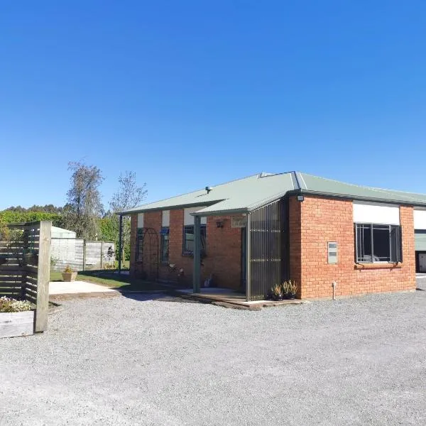 Ridgetop cottage, hotel u gradu Wairakei