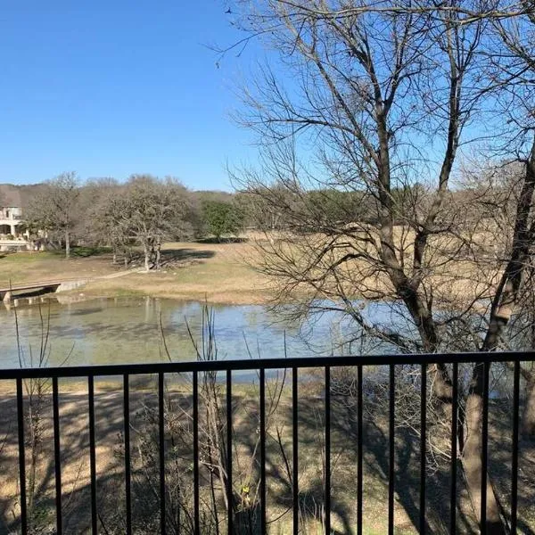 Home On the Green, hotel in Salado