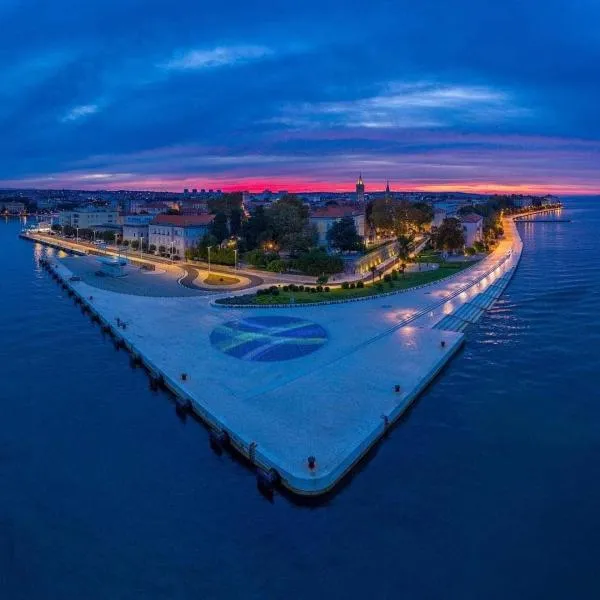 Zadar Booking Villa Franov with Pool, 10 min from the Old Town of Zadar、ザダルのホテル