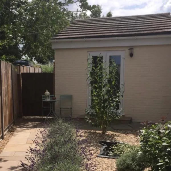 The Annexe at Asbit Lodge, hotel in Tuddenham