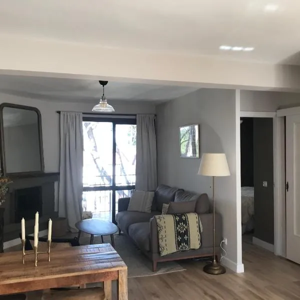 Agradable apartamento en el Pantano de San Juan、サン・マルティン・デ・バルデイグレシアスのホテル