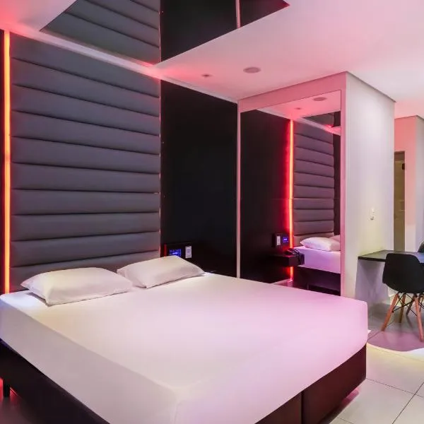 Plaza Motel، فندق في Paruru