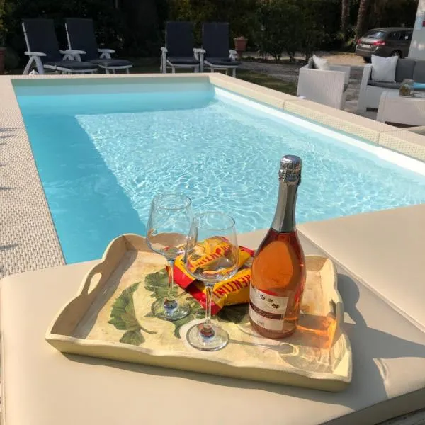 Betty's House, hotel v destinaci Lazise