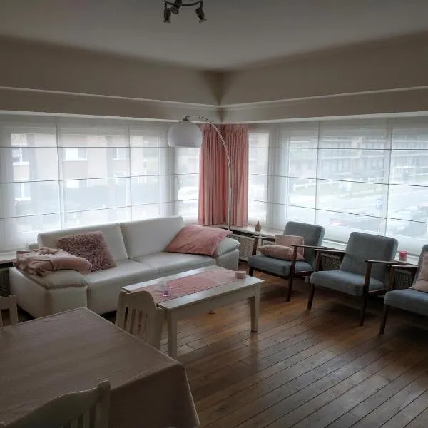 Zonnig appartement met 3 slaapkamers en gratis parking, hotel di Oostduinkerke-Bad