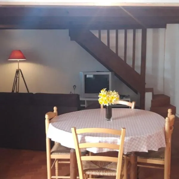 gite 2 ou 3 personnes - campagne – hotel w mieście Bourbriac