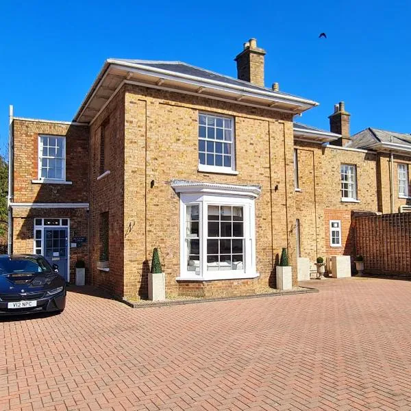 Beaufort Lodge - Central Location & Free Parking, hotel v destinaci Taunton