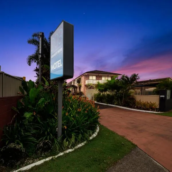 Kennedy Drive Airport Motel, hotell i Tweed Heads