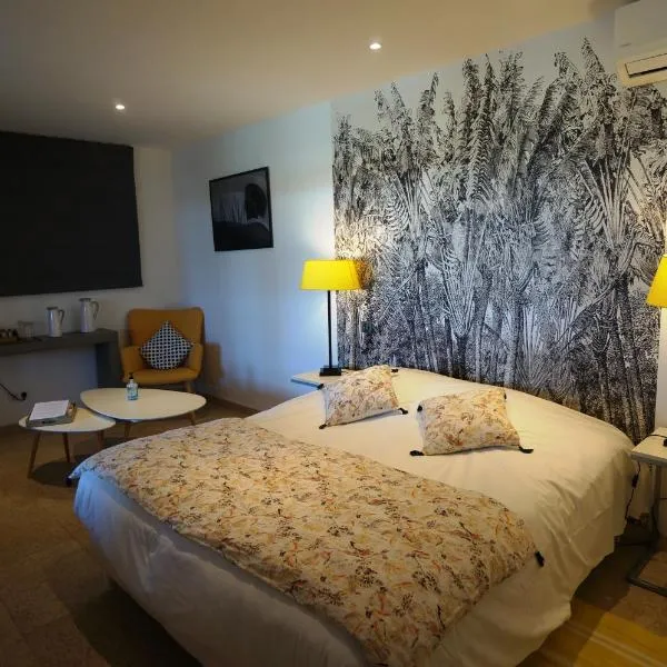 Mas Lou Caloun - Chambre d'Hôte face à la piscine en Camargue - Les Saintes Maries de la Mer, hotel v Saintes-Maries-de-la-Mer